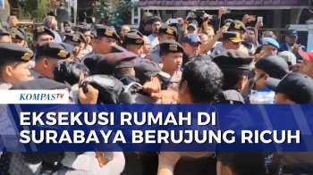 Eksekusi Rumah Di Rungkut Asri Surabaya Ricuh, Penjaga Saling Dorong Dengan Polisi | KOMPAS MALAM