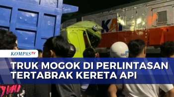 KA Dhoho Hantam Truk Mogok Di Perlintasan Blitar, Sopir Diamankan Polisi | SAPA MALAM