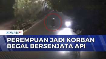 Terekam CCTV! Begal Bersenjata Api Rampas Motor Perempuan Di Palembang | BORGOL