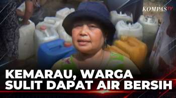 Kekeringan 2 Bulan, Warga Jember Rela Antre Air Bersih Hingga Tengah Malam