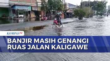 Banjir Kaligawe Semarang Mulai Surut, Kendaraan Kecil Sudah Bisa Melintas | KOMPAS SIANG