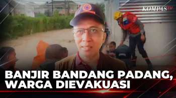 Detik-Detik Banjir Bandang Padang, Tim SAR Evakuasi Warga Yang Terjebak Di Rumah | KOMPAS SIANG