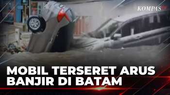 Hujan Deras Di Batam, Mobil Terseret Arus Banjir Hingga Masuk Parit | KOMPAS PETANG