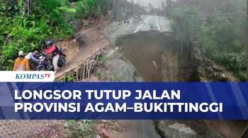 Longsor Tutup Akses Jalan Provinsi Di Agam-Bukittinggi, Ini Potret Warga Saling Bantu Tarik Motor