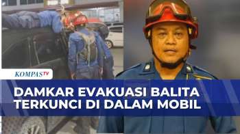 Balita Terjebak Di Mobil Terkunci Saat Orang Tua Isi BBM, Begini Usaha Evakuasi Oleh Damkar Bekasi
