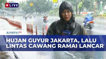 Hujan Masih Guyur Jakarta, Lalu Lintas Cawang Ramai Lancar Pada Jumat Pagi