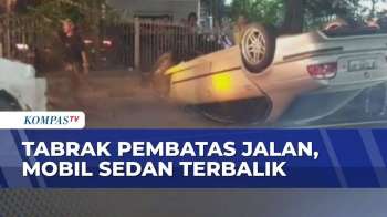 Mobil Sedan Terguling Usai Tabrak Pembatas Transjakarta Di Tomang, Pengemudi Dilarikan Ke RS