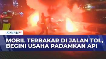 Mobil Di Tol Dalam Kota Kawasan Slipi-Tomang Hangus Terbakar, Begini Usaha Petugas Padamkan Api