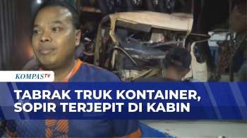 Truk Pengangkut Motor Hantam Kontainer, Sopir Terjepit Di Kabin