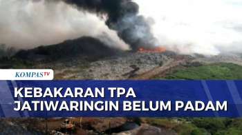 Pantauan Udara Kebakaran Di TPA Jatiwaringin, Water Bombing Dikerahkan Jinakkan Titik Api