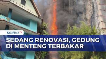Kebakaran Melanda Gedung Renovasi Di Cikini, Api Nyaris Sambar Sekolah | KOMPAS PETANG