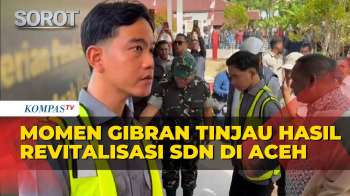Momen Wapres Gibran Cek Ruang Kelas saat Tinjau Hasil Revitalisasi SDN 7 Bireuen Aceh
