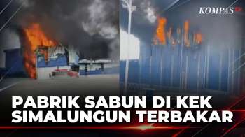 BREAKING NEWS! Kebakaran Hebat Pabrik Sabun Di KEK Simalungun, Pemadaman Masih Terus Dilakukan