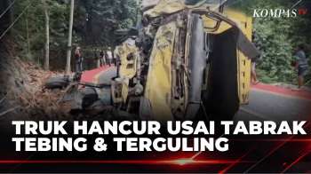 Ringsek! Truk Boks Tabrak Tebing  & Terguling di Sukabumi Gegara Hilang Kendali | KOMPAS SIANG