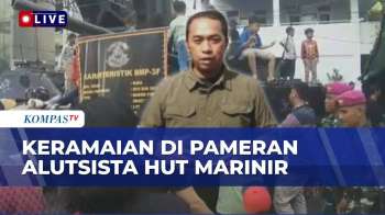 Warga Padati Grahadi, Saksikan Aksi Penerjun Di HUT Ke-80 Korps Marinir