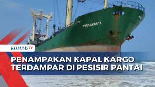dihantam-gelombang-tinggi-kapal-kargo-terdampar-di-pantai-kiara-jangkung-kompas-petang