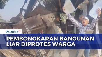 Ricuh! Warga Hadang Petugas Satpol PP Saat Tertibkan Bangunan Liar Di Jakarta Barat