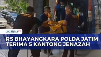 5 Kantong Jenazah Korban KMP Mutiara Sentosa 2 Tiba Di RS Bhayangkara Polda Jatim | KOMPAS SIANG