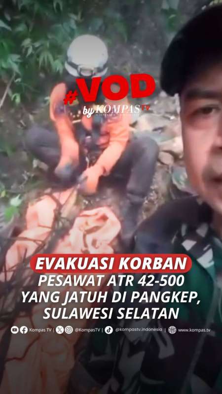 EVAKUASI KORBAN PESAWAT ATR 42-500 YANG JATUH DI PANGKEP, SULAWESI SELATAN
