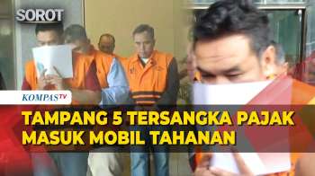 5 Tersangka Pajak Masuk Mobil Tahanan, Tutup Wajah Dengan Kertas
