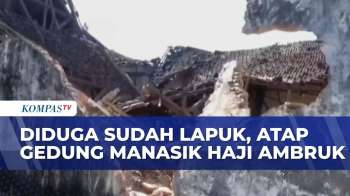 Diduga Sudah Lapuk, Atap Gedung Manasik Haji Di Jember Ambruk
