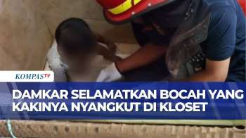 Usaha Damkar Selamatkan Bocah Yang Kakinya 'Nyangkut' Di Kloset Kamar Mandi, Gunakan Minyak Sayur