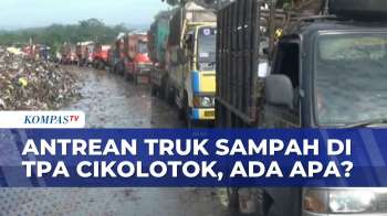 Mengular! Antrean Panjang Truk Sampah Di TPA Cikolotok Purwakarta Imbas Alat Berat Rusak