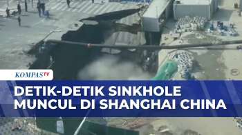 Ngeri! Detik-Detik Sinkhole Raksasa Muncul Di Shanghai China, Telan Badan Jalan