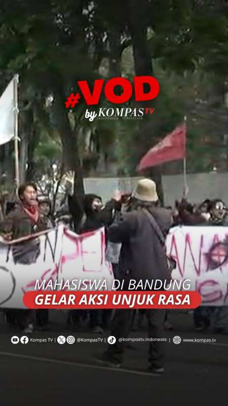 MAHASISWA DI BANDUNG, JAWA BARAT, GELAR AKSI MASSA