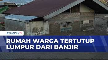 Ketebalan Lumpur Dari Banjir Di Rumah Warga Capai 2 Meter | KOMPAS SIANG