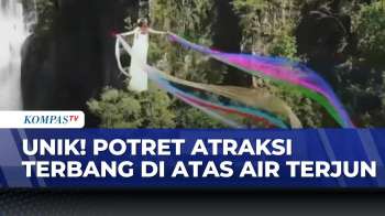 Atraksi Wire Flying Di Wenzhou Tiongkok, Wisatawan Melayang Di Atas Air Terjun