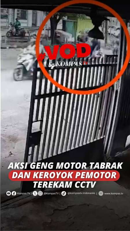 AKSI GENG MOTOR TABRAK DAN KEROYOK PEMOTOR TEREKAM CCTV
