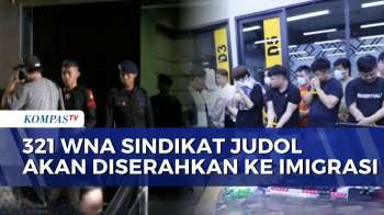 Polisi Serahkan 321 WNA Sindikat Judi Online di Hayam Wuruk ke Imigrasi | KOMPAS SIANG