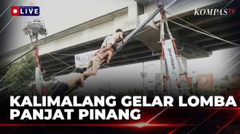 Peringatan HUT Ke-81 RI Di Kalimalang Bekasi Meriah, Warga Ikuti Lomba Panjat Pinang | KOMPAS SIANG