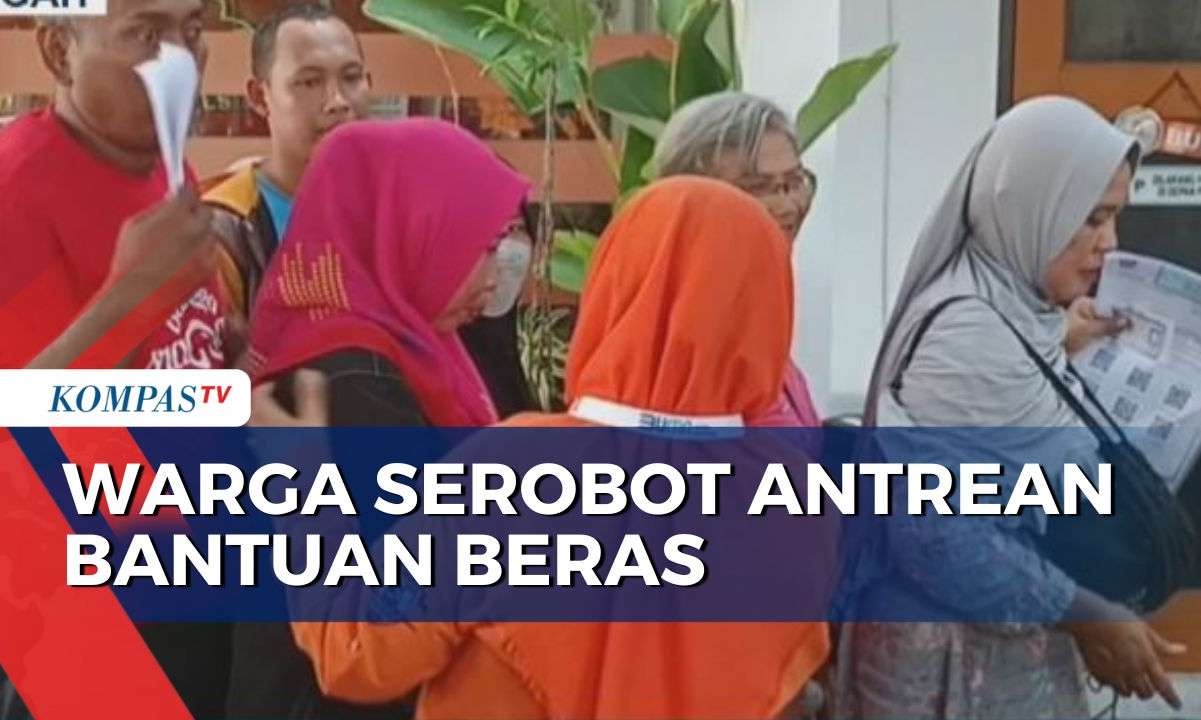 Takut Tak Dapat Jatah Bantuan Beras, Warga Sragen Saling Serobot Antrean