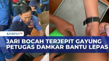 Aksi Petugas Damkar Bantu Lepas Jari Bocah Terjepit Gayung | SAPA SIANG