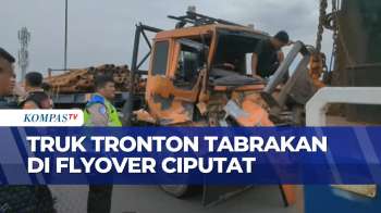 Truk Tronton Muatan Pipa Baja Tabrakan Di Flyover Ciputat, Sopir Luka Ringan | SAPA MALAM