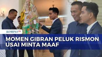 Tampak Akrab, Gibran Peluk Rismon hingga Beri Parsel Raksasa saat Bertemu di Istana
