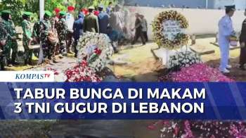 Pejabat TNI Dan Keluarga Tabur Bunga Di Makam 3 Prajurit TNI Yang Gugur Yang Di Lebanon