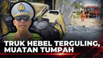 Truk Bermuatan Hebel Terguling, Muatan Tumpah Dan Tutup Sebagian Jalan Di Taman Mini | KOMPAS PETANG