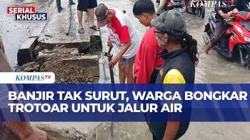 Banjir Tak Surut, Warga Karawang Bongkar Pembatas Trotoar Untuk Jalur Aliran Air | SAPA MALAM