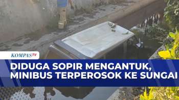 Minibus Terperosok ke Parit di Jalan Ahmad Yani Surabaya, Diduga Sopir Mengantuk | KOMPAS PETANG