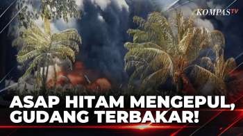 Asap Hitam Mengepul, Gudang Peralatan Rumah Tangga Terbakar Di Gianyar | SAPA MALAM