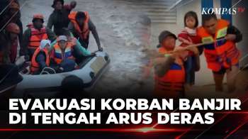 Di Tengah Derasnya Arus, Tim SAR Evakuasi Korban yang Terjebak Banjir di Padang | BERUT