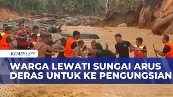 Terisolasi, Warga Di Tapteng Nekat Lewati Sungai Untuk Bisa Ke Pengungsian | SAPA MALAM