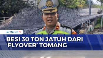 Truk Kecelakaan, Muatan Besi 30 Ton Tumpah Di Flyover Tomang | SAPA MALAM